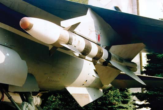 Ракета средней дальности с инфракрасной головкой самонаведения Р-40ТД 